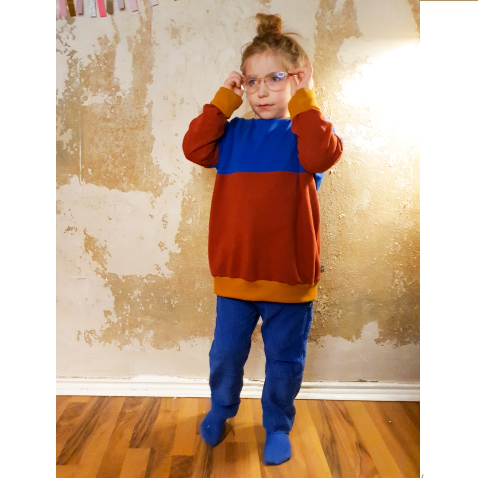 Oversize Pullover colourblocking knallblau/rost – Bild 2