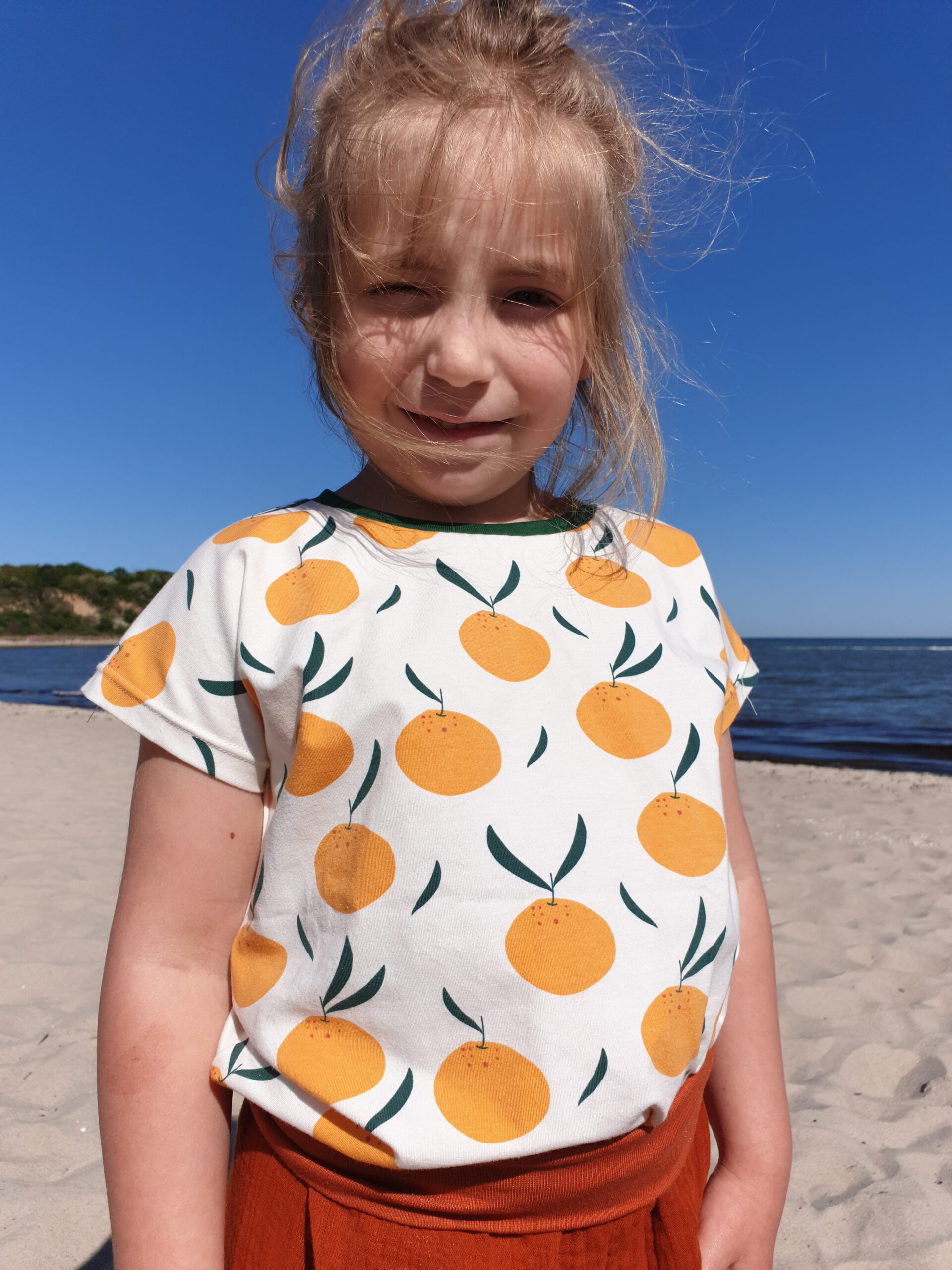 T-Shirt 'Muster mit rosa blau orange Flecken' HeimatKinder – Bild 2