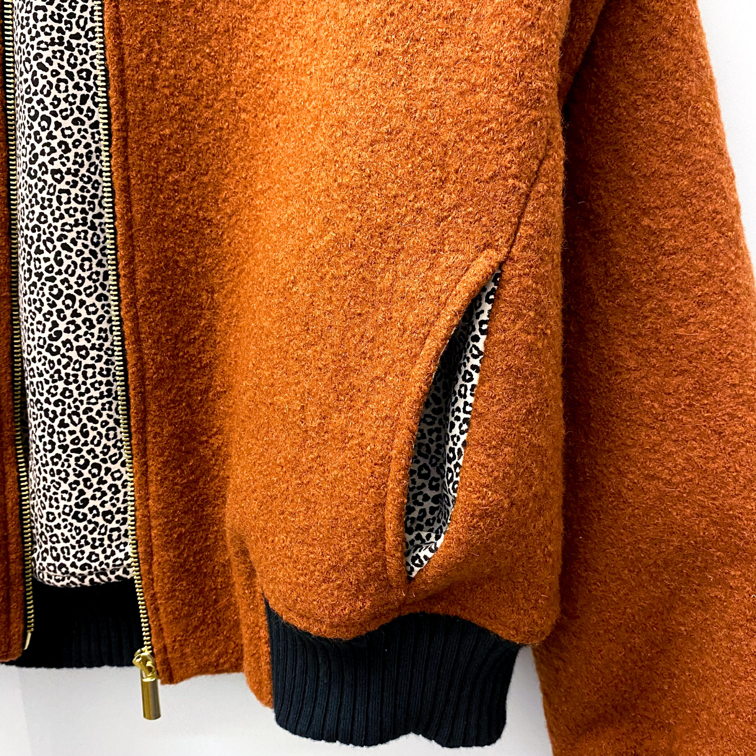 Bomberjacke Wollwalk rost/Leo – Bild 5