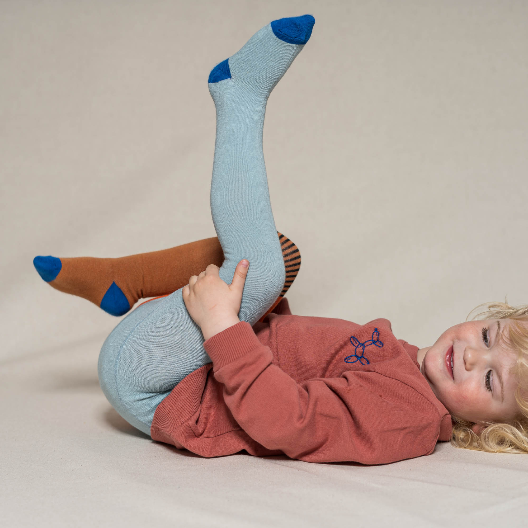 Baby-und Kinderstrumpfhose halb/halb rust – Bild 5