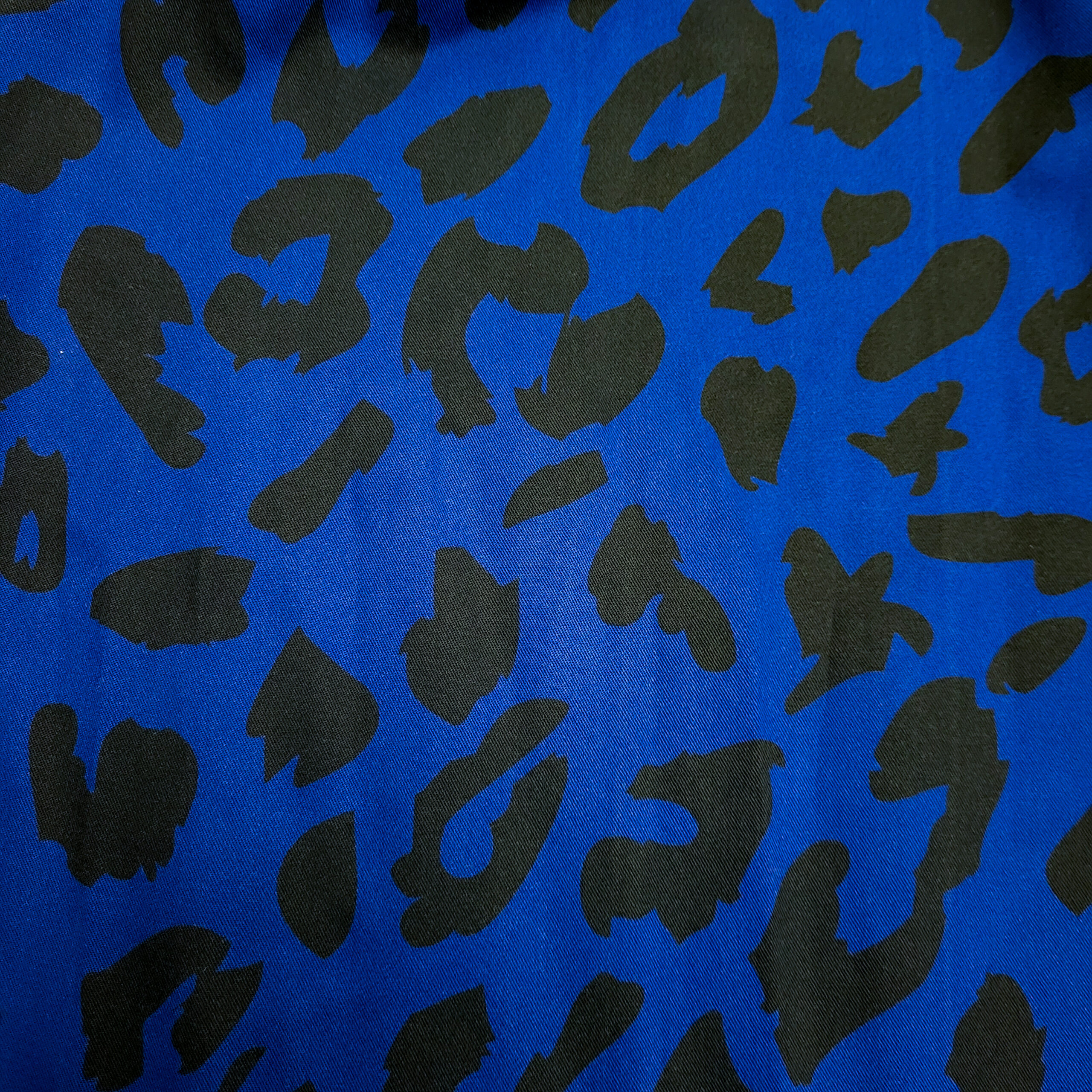 Viskoserock 'Urban Leo Knallblau' Midi – Bild 2