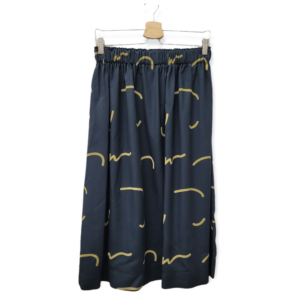 Viskoserock 'Doodle lines bottle green' Midilänge