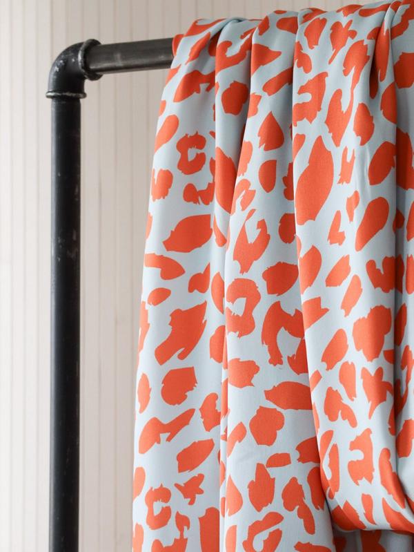 Viskoserock 'Urban Leo hellblau orange' Midi â Bild 3