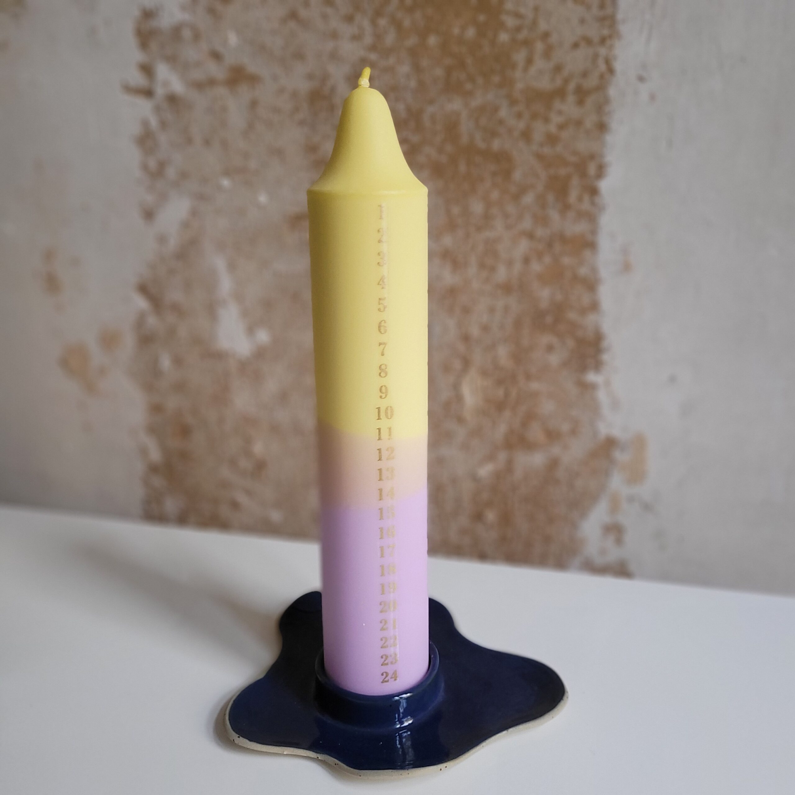 AdventskalenderKerze gelb flieder / yellow purple