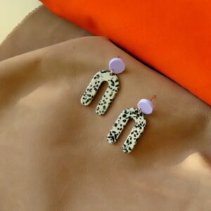 niemalsmehrohne Ohrringe 'Slim Greige Dots Bogen Statement'