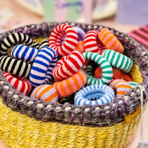 Gestreifte Haargummis 'Elfie' (verschiedene Farben)