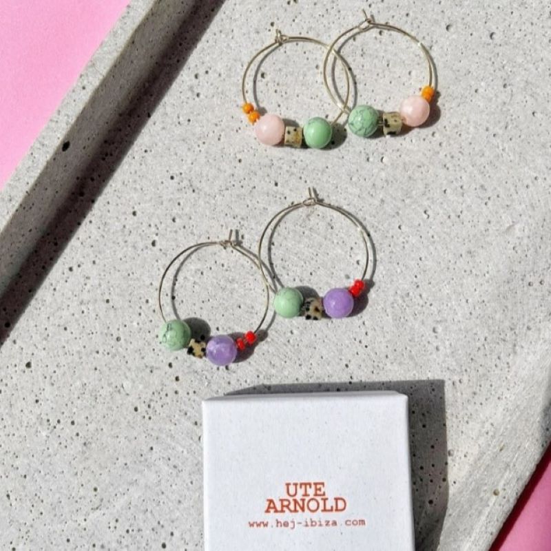 Ute Arnold Studio Ohrringe 'Nia' 14K goldfilled bunte Creolen (verschiedene Farben)