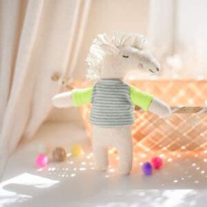 Ava&Yves Mini-Kuscheltier Pferd mit gestreiftem Shirt und Ärmeln in Neongelb, Höhe ca. 12 cm