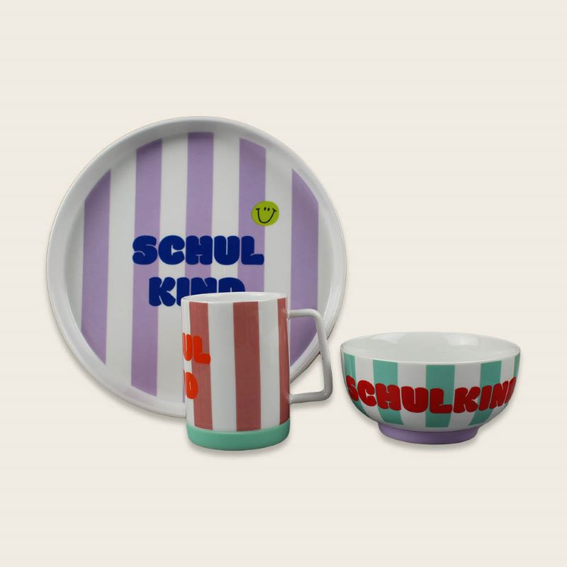 Ava&Yves Porzellan-Set 'Schulkind Streifen, flieder und pink' mit großem Teller (23cm), Becher und Müslischale – Bild 2