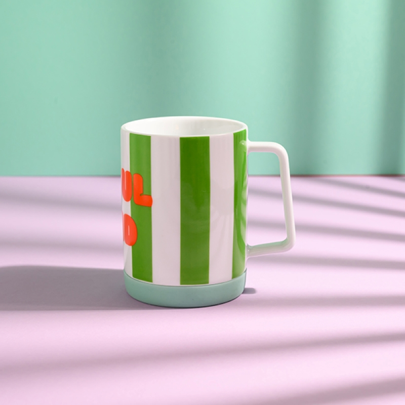 Ava&Yves Porzellan-Set 'Schulkind Streifen, türkis und grün' mit großem Teller (23cm), Becher und Müslischale – Bild 6